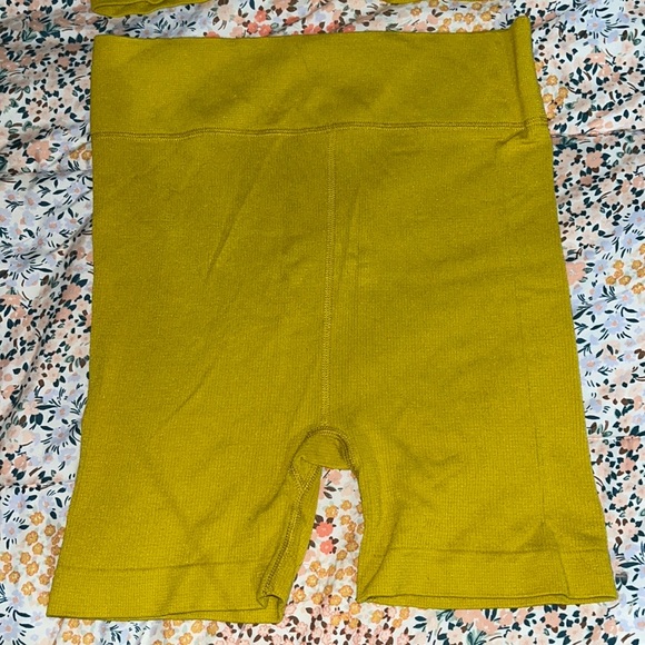 NWT Workout outfits - Picture 5 of 7